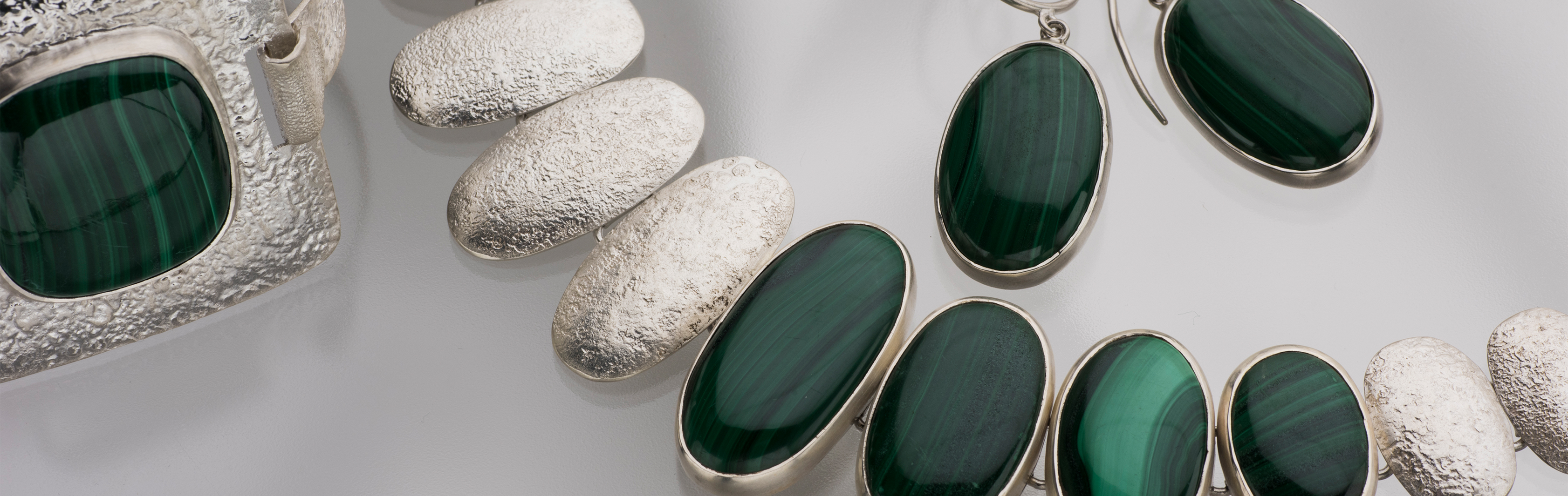 Malachite, green stone, Hammered silver jewelry, impressive silver jewelry, silver necklace, large silver necklace, silver chain, oval necklace, special hook earring, jewelry for events, wedding jewelry, silver ring, rectangle Large silver ring, massive s
